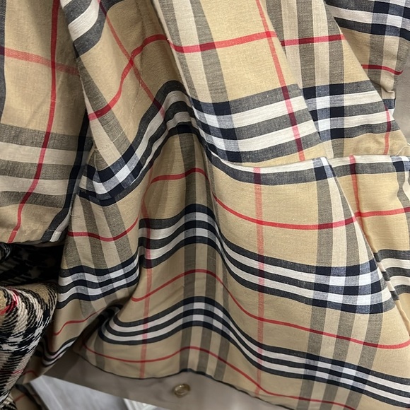 Men’s Burberry double lined trench coat Size L button closure. Pre owned - Picture 7 of 12